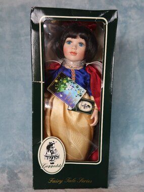 SNOW WHITE - "FAIRY TALES SERIES" - 17" GEPPEDDO DOLL COLLECTION- NEW IN BOX